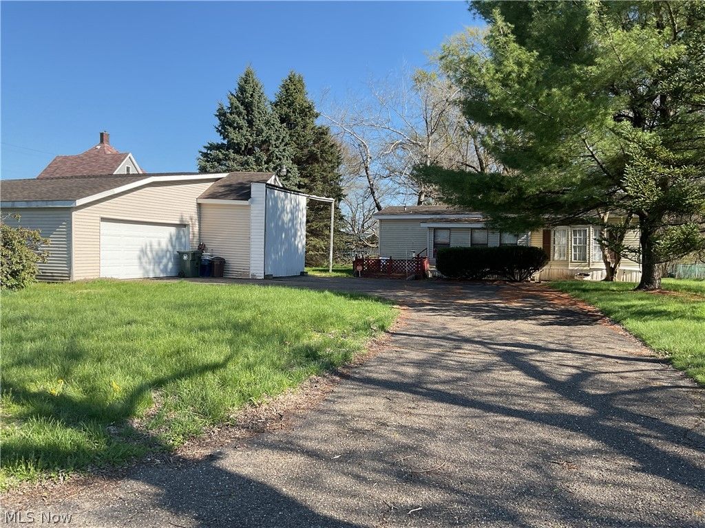 Photo of 3812 Mahoning Road NE, Canton, OH 44705 (MLS # 5200887)