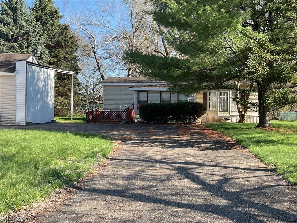 Photo of 3812 Mahoning Road NE, Canton, OH 44705 (MLS # 5200887)