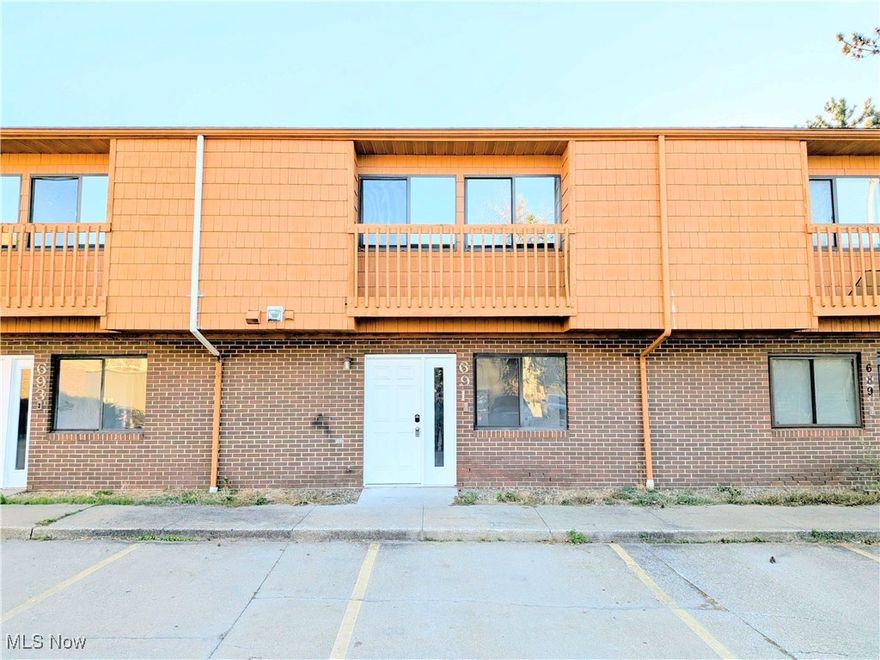 Attention Investors & Homebuyers! Discover this spacious 5-bedroom, 3 full bath, 2 half bath condo just minutes from the University of Akron. Perfect for student rentals or anyone looking to enjoy the convenience of downtown living, this property offers both income potential and modern comfort. Updated kitchen with a butcher block countertop. Recently remodeled throughout with fresh flooring, paint, and an updated bathroom. Potential for up to 15% cap rate! Enjoy the comfort of central air and the ease of low-maintenance condo living. Kitchen appliances along with the washer and dryer will convey, making this an easy transition for its next owner. Can be sold with 693 & 695 Carroll St as a package. Don’t miss this versatile opportunity in the heart of Akron!