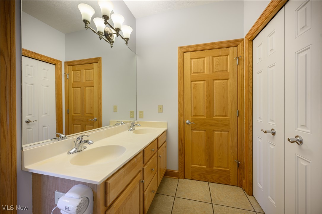 6240 Tim Drive, Wadsworth, Ohio image 34