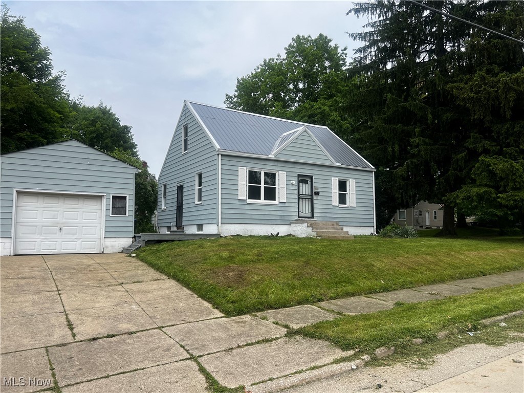 4-Bed, 1-Bath Cape Cod in West Akron – Ready for You to Move In! Perfect for first-time homebuyers or investors looking to grow their rental portfolio! This home features: 4 bedrooms Updated kitchen with newer cabinets Newer windows throughout Fresh carpet in every room Move-in ready and waiting for your personal touch! Located in a desirable West Akron neighborhood, this home offers both comfort and convenience. Don’t miss your chance to see it! set up a showing today