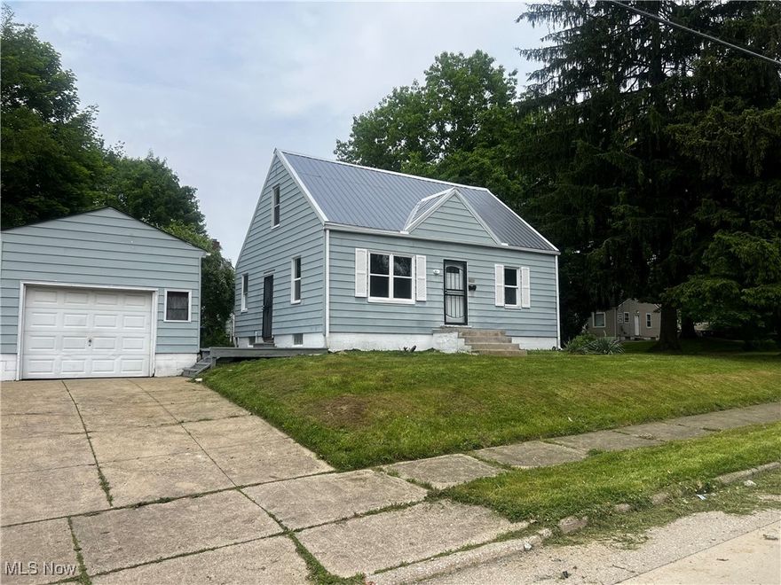4-Bed, 1-Bath Cape Cod in West Akron – Ready for You to Move In!  Perfect for first-time homebuyers or investors looking to grow their rental portfolio! This home features:  4 bedrooms Updated kitchen with newer cabinets Newer windows throughout  Fresh carpet in every room Move-in ready and waiting for your personal touch! Located in a desirable West Akron neighborhood, this home offers both comfort and convenience. Don’t miss your chance to see it! set up a showing today