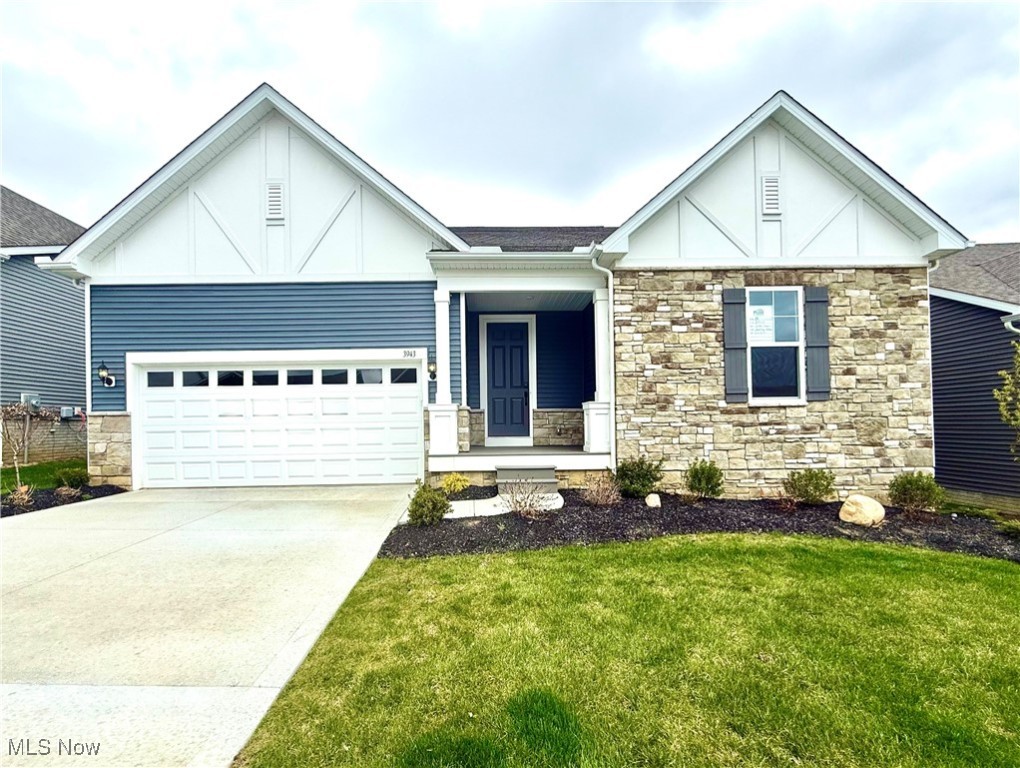3943 Crest View Drive, Green, Ohio image 1