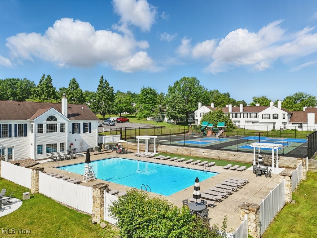 Grand Bay Brecksville - Residential