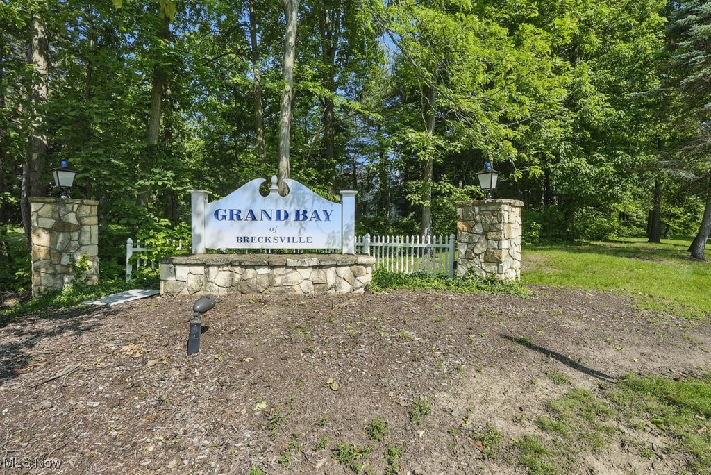 Grand Bay Brecksville - Residential