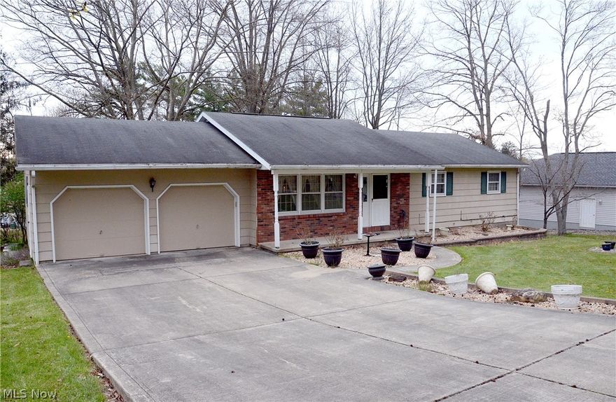 Handy north end location ( close to shopping & hospitals). 3 bedroom, 2 full baths. Finished walk out basement.  Fully applianced kitchen. 2 car attached garage, concrete drive. Nice lot, gas heat, central air, public utilities.