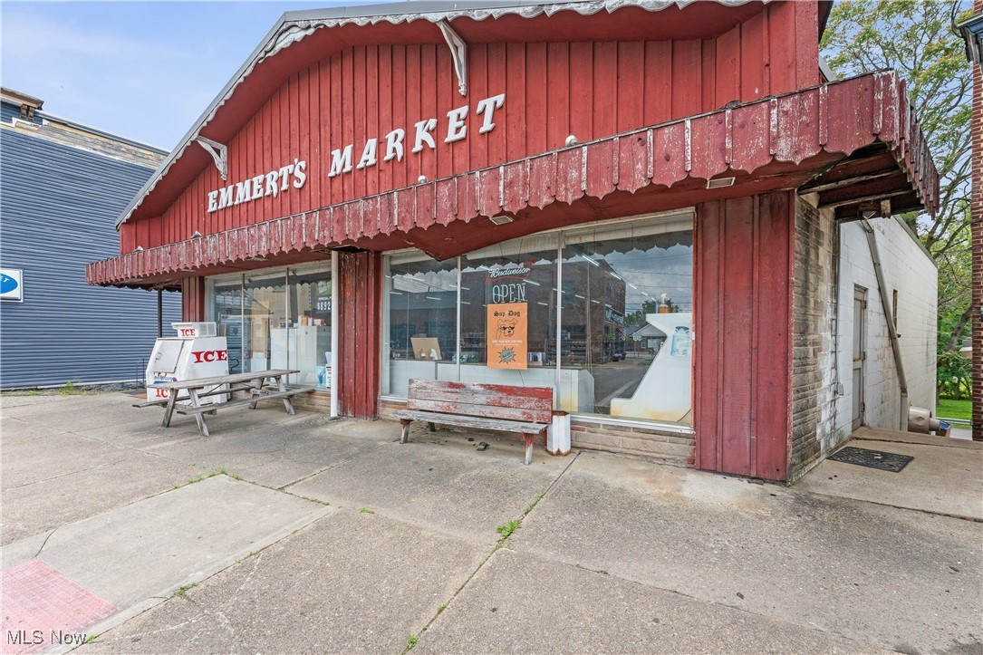 Village/Navarre - Commercial Sale