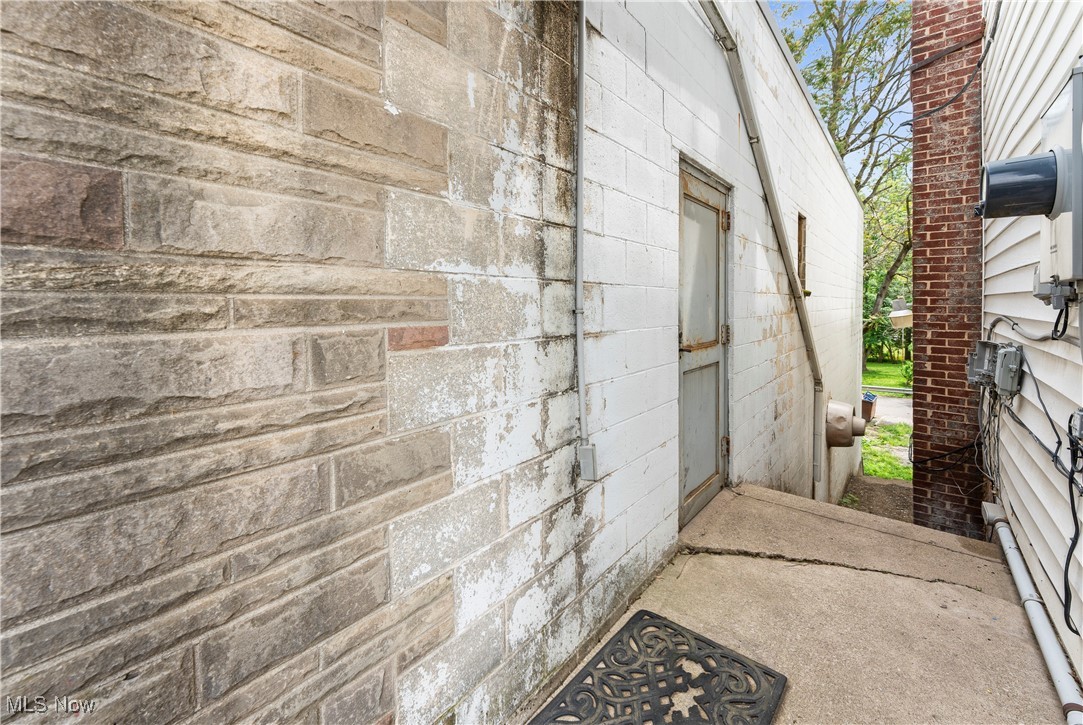 Village/Navarre - Commercial Sale