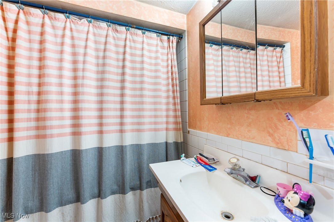 Village/Navarre - Commercial Sale