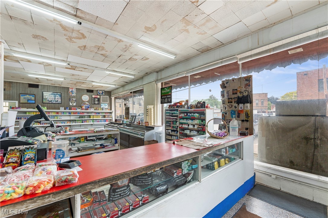 Village/Navarre - Commercial Sale