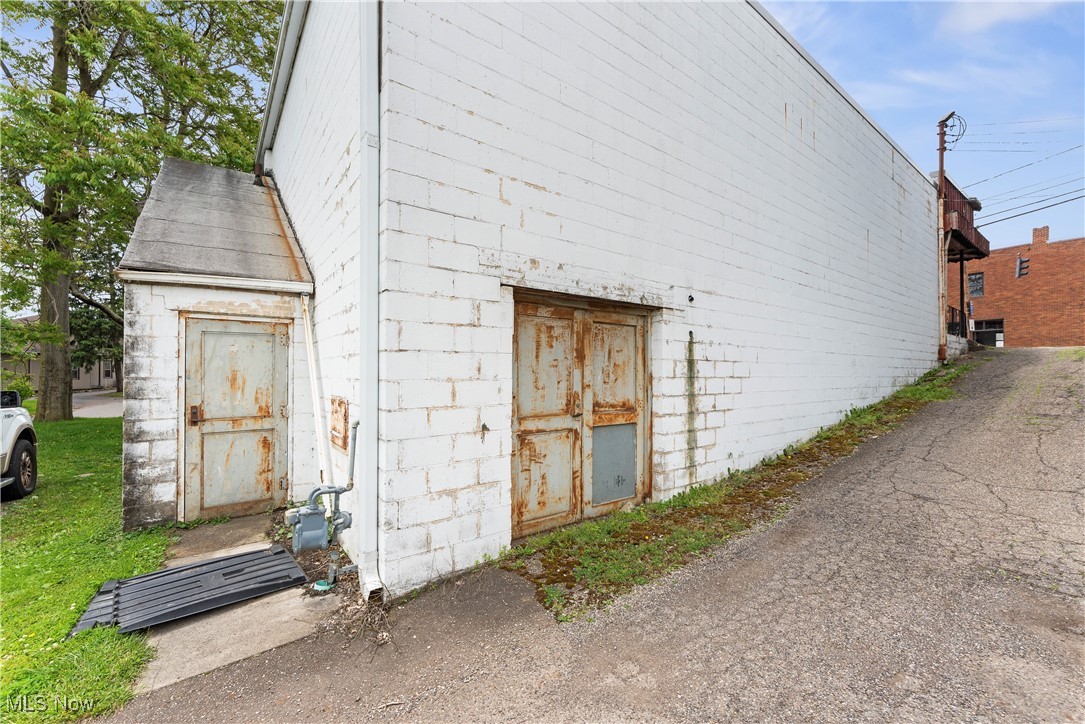 Village/Navarre - Commercial Sale