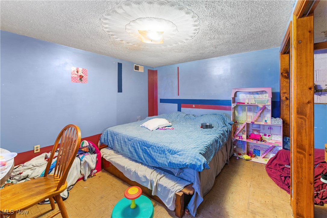 Village/Navarre - Commercial Sale