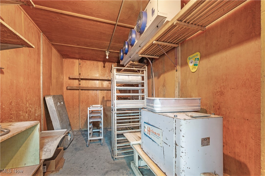 Village/Navarre - Commercial Sale