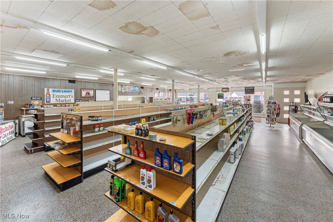 Village/Navarre - Commercial Sale