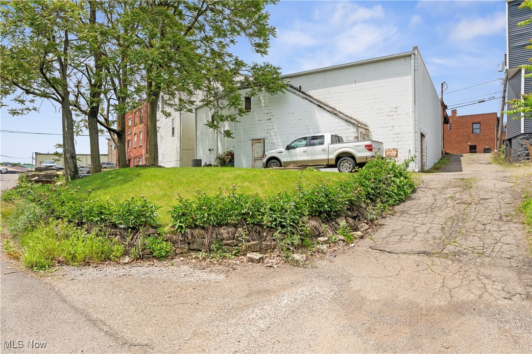 Village/Navarre - Commercial Sale