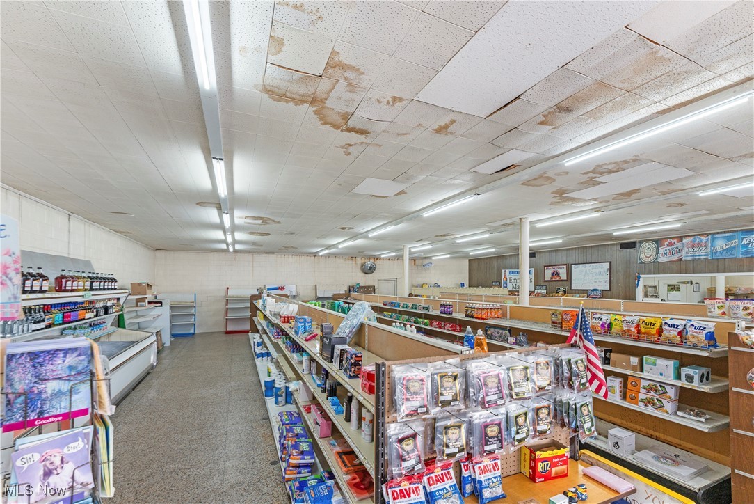Village/Navarre - Commercial Sale