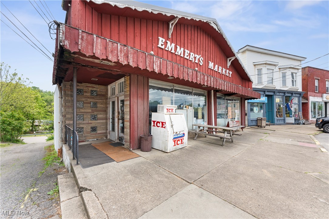 Village/Navarre - Commercial Sale