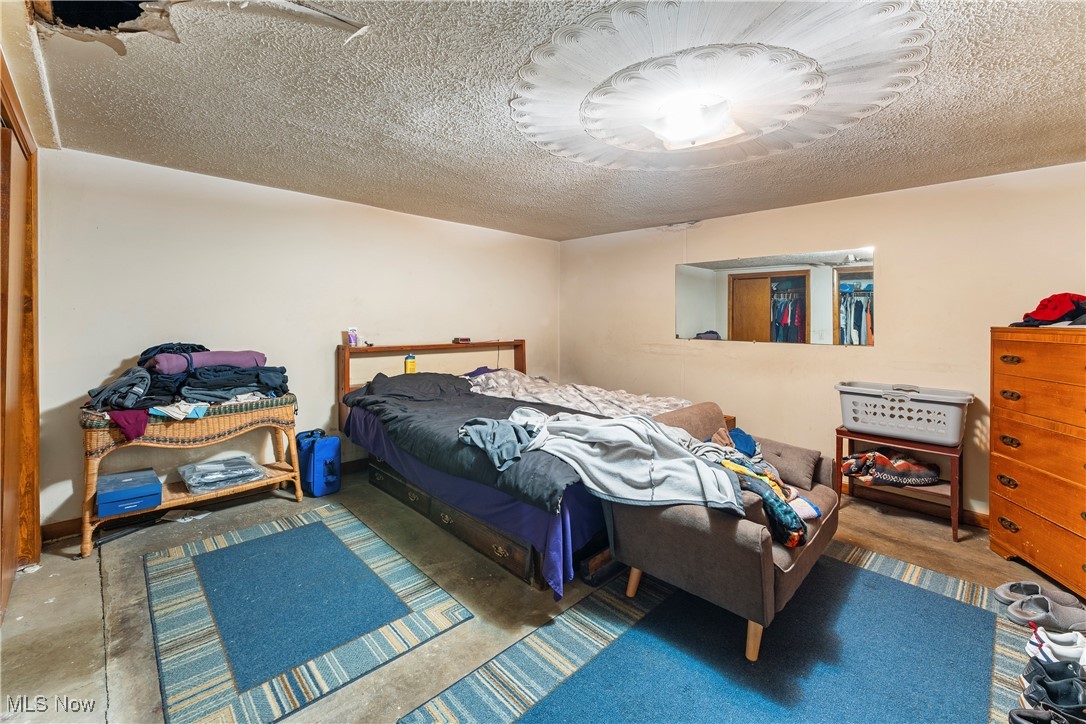 Village/Navarre - Commercial Sale