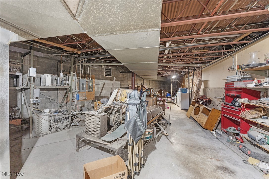 Village/Navarre - Commercial Sale