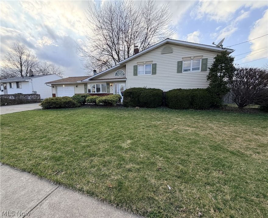 Welcome to the new and improved 5952 Delores! Owner has taken painstaking efforts to make your new home as nice as possible. Freshly painted inside and out, brand new LVT flooring, and a beautifully refreshed yard that any homeowner would love! Roof ( 2022 ) Furnace and AC unit ( 2023 ) Make sure you visit before it’s gone. Home will also be POS compliant before closing. A Brookpark gem is awaiting you! Schedule a viewing today!!