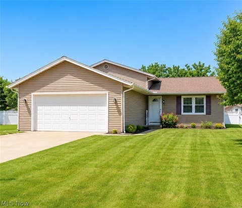 Homes For Sale - 546 Fieldstone Drive<br/> Amherst, OH 44001