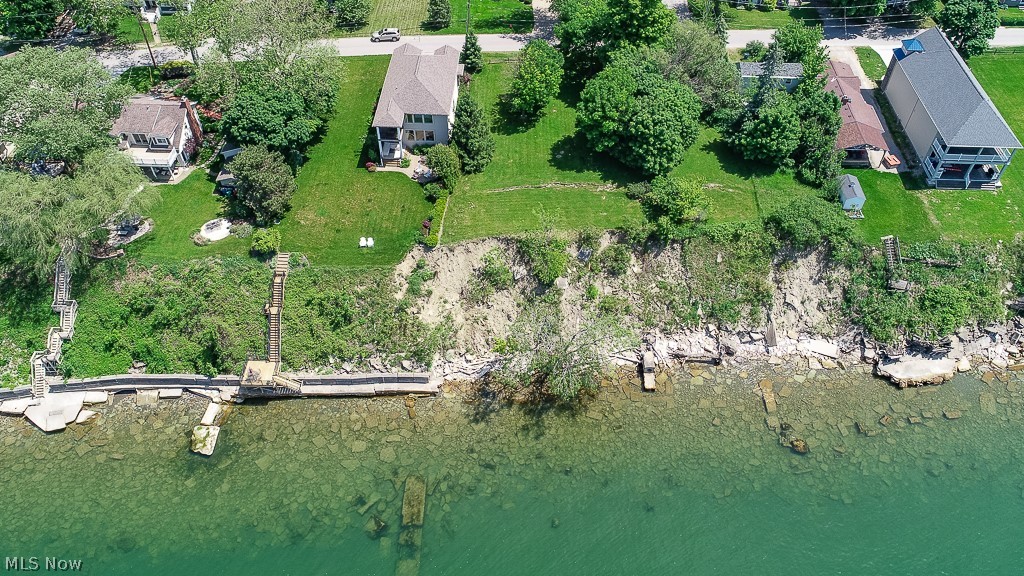 Willobee-On-The-Lake 02 - Land