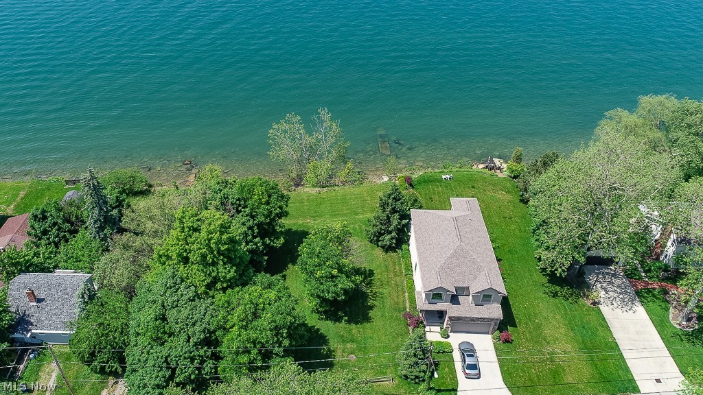 Willobee-On-The-Lake 02 - Land