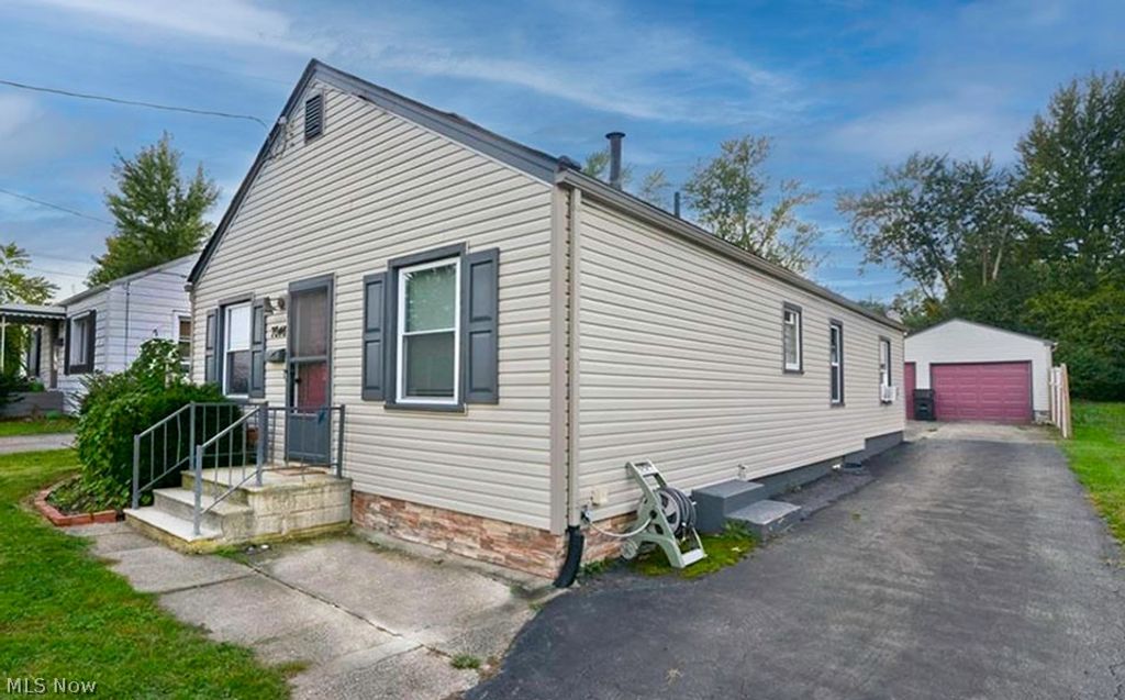 Photo of 7046 Southern Boulevard, Youngstown, OH 44512 (MLS # 5193353)