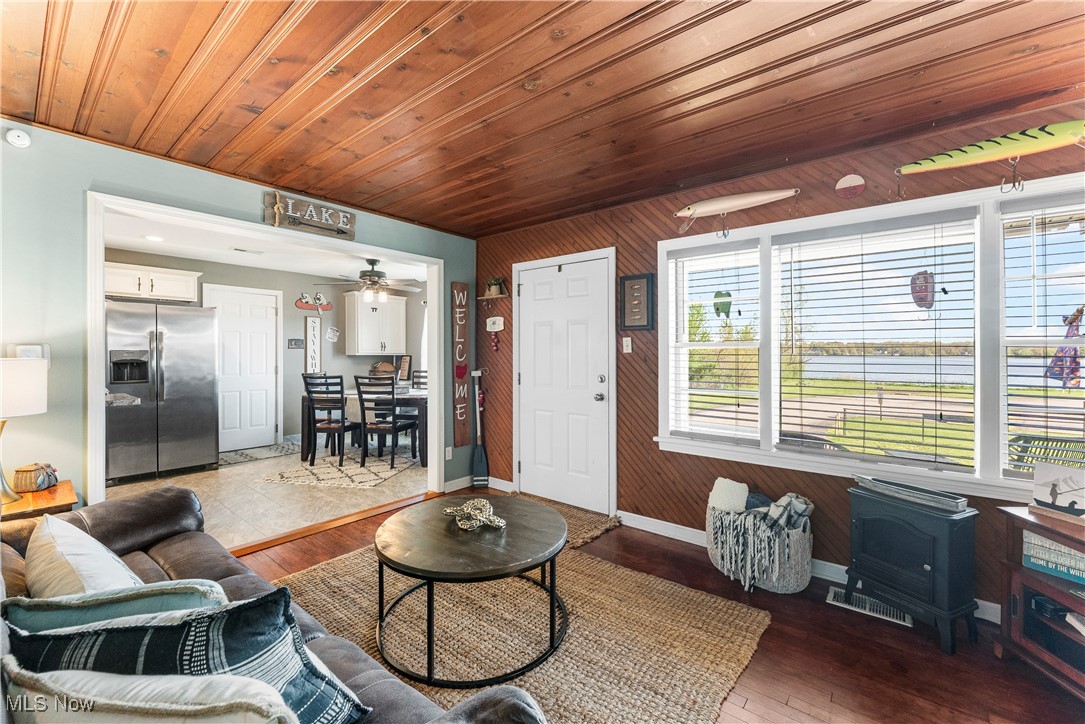 2400 Lakeside Drive, Lakemore, Ohio image 10