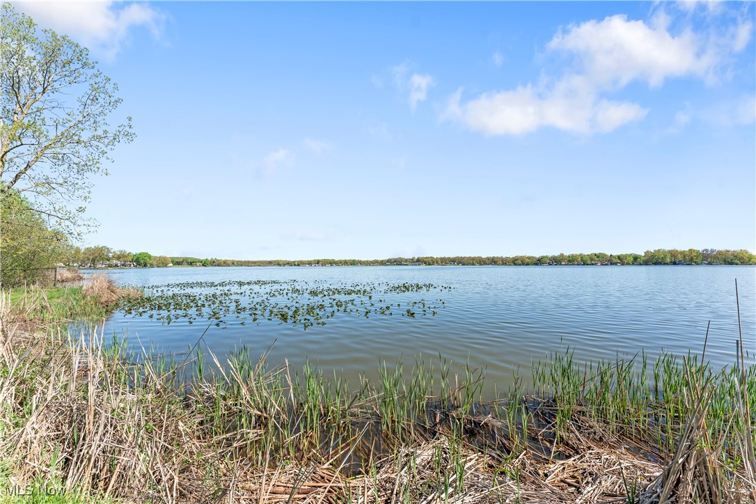 2400 Lakeside Drive, Lakemore, Ohio image 4
