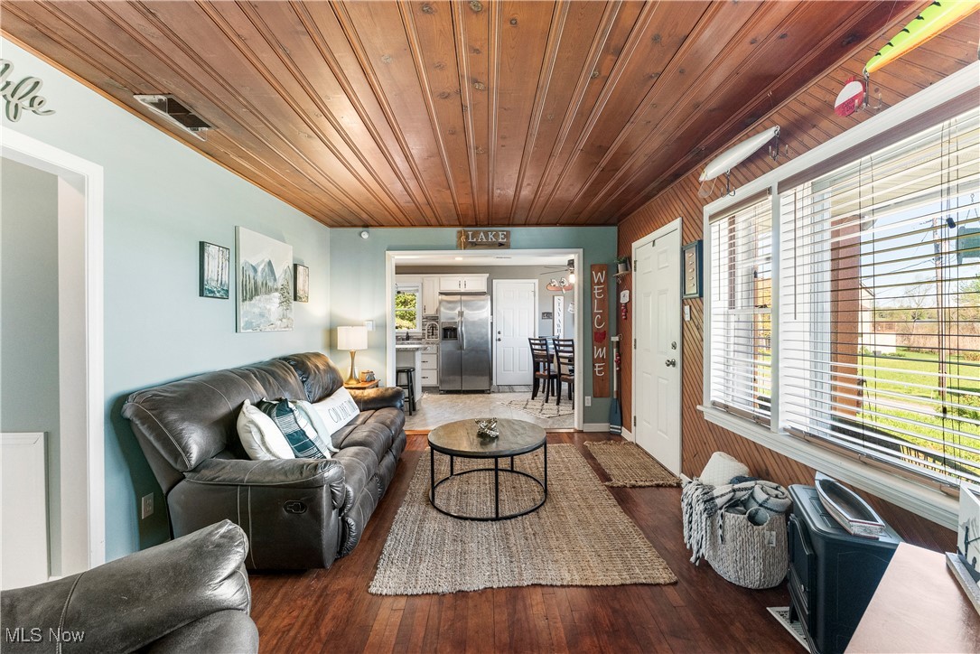 2400 Lakeside Drive, Lakemore, Ohio image 11