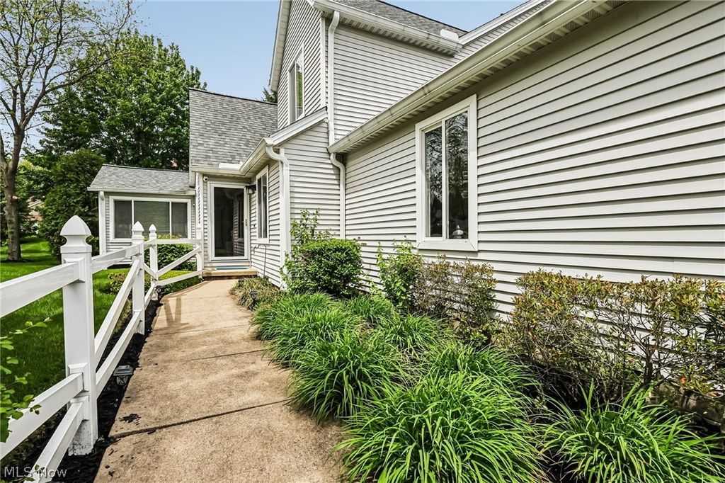 Photo of 566 Queens Court, Copley, OH 44321 (MLS # 5207209)