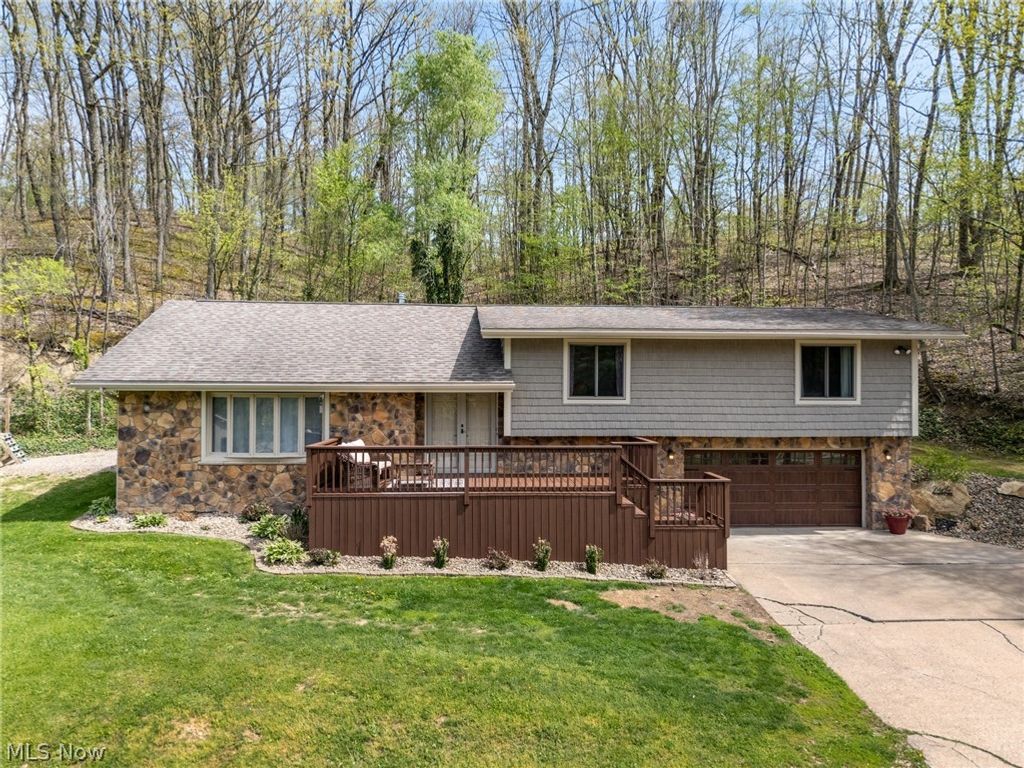 Photo of 3256 Salineville Road NE, Carrollton, OH 44615 (MLS # 5204235)