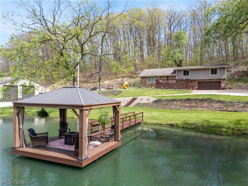 Photo of 3256 Salineville Road NE, Carrollton, OH 44615 (MLS # 5204235)