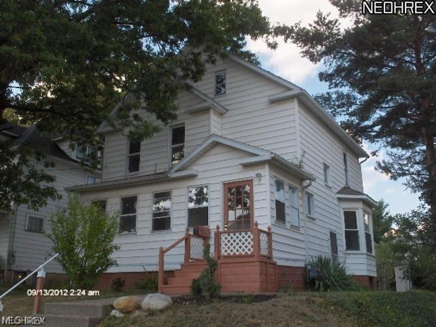 3 bedroom home with enclosed front porch