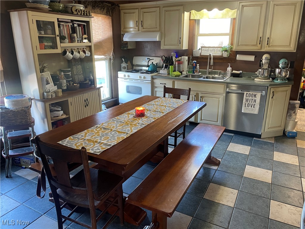 5851 Degen Road, Sugarcreek, Ohio image 8