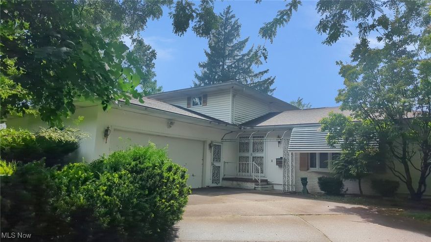 Well maintained home located in the heart of Medina. The home offers 4 bedrooms, 2 bathrooms, a living and family room, and an enclosed patio. This would make a great home for a growing family!