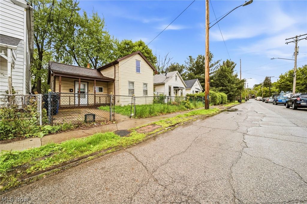 Photo of 7610 Spafford Road, Cleveland, OH 44105 (MLS # 5205772)
