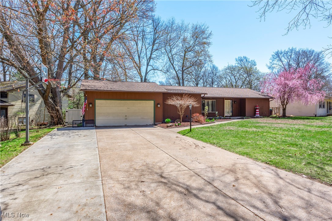 6501 Hidden Tree Lane, Amherst, Ohio image 1