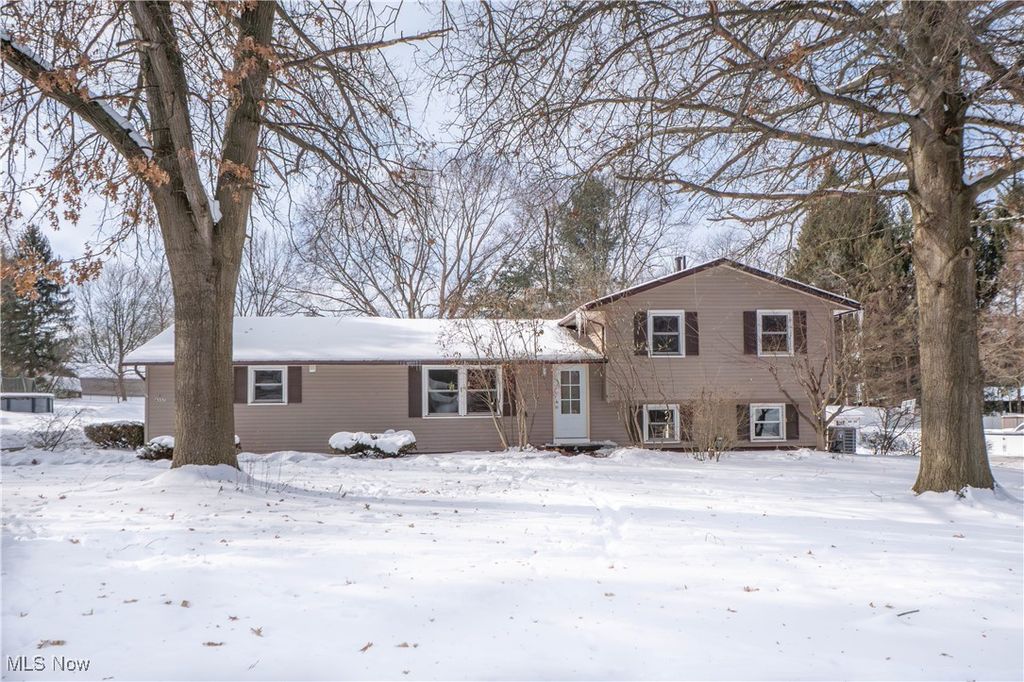 Photo of 6557 Ivyhill Drive NW, Canal Fulton, OH 44614 (MLS # 5184944)