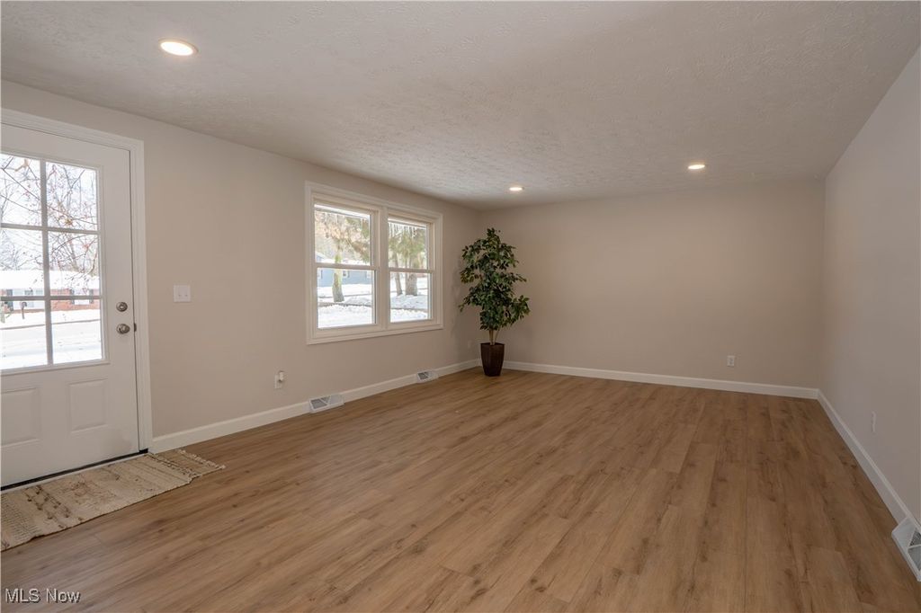 Photo of 6557 Ivyhill Drive NW, Canal Fulton, OH 44614 (MLS # 5184944)