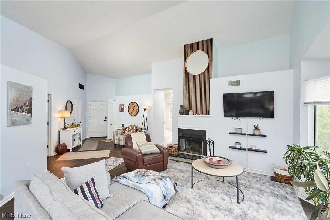 350 Village Pointe Drive 3