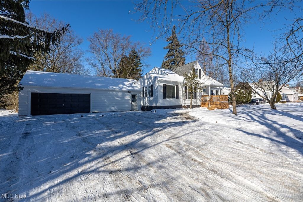 Photo of 12274 Ridge Rd Rd, North Royalton, OH 44133 (MLS # 5182765)