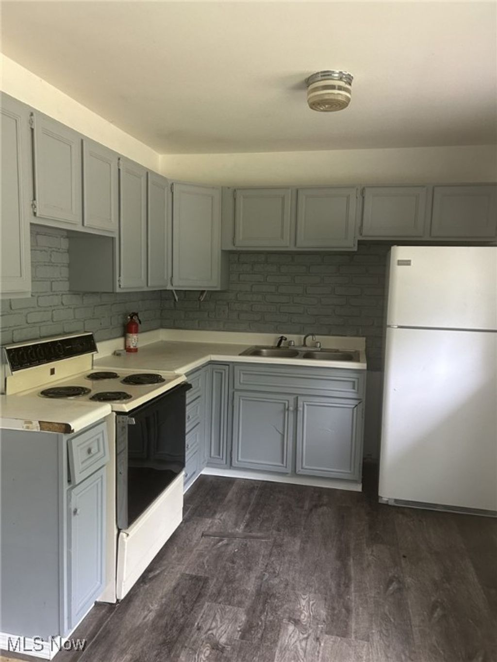 Photo of 368 Maryknoll Avenue, Campbell, OH 44405 (MLS # 5181432)