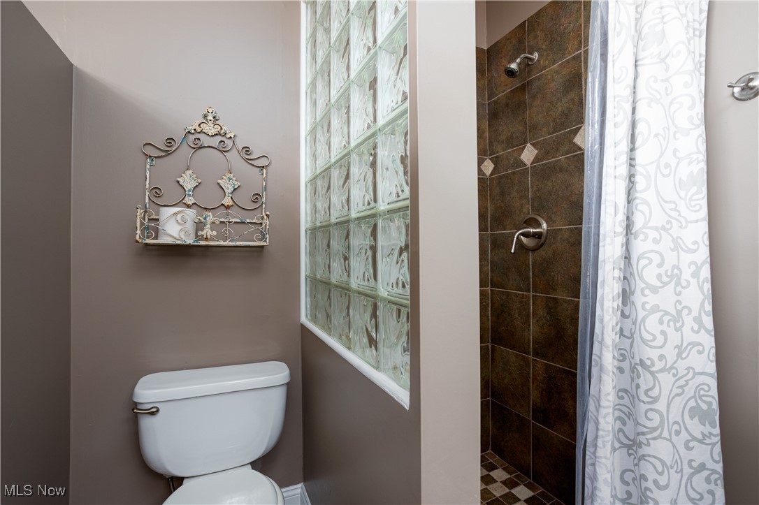 6456 Torington Drive, Medina, Ohio image 35
