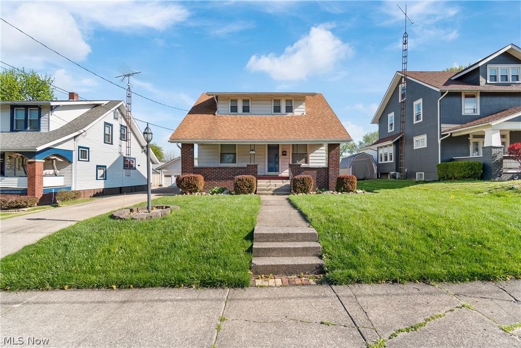 Photo of 881 W College Road, Alliance, OH 44601 (MLS # 5201903)