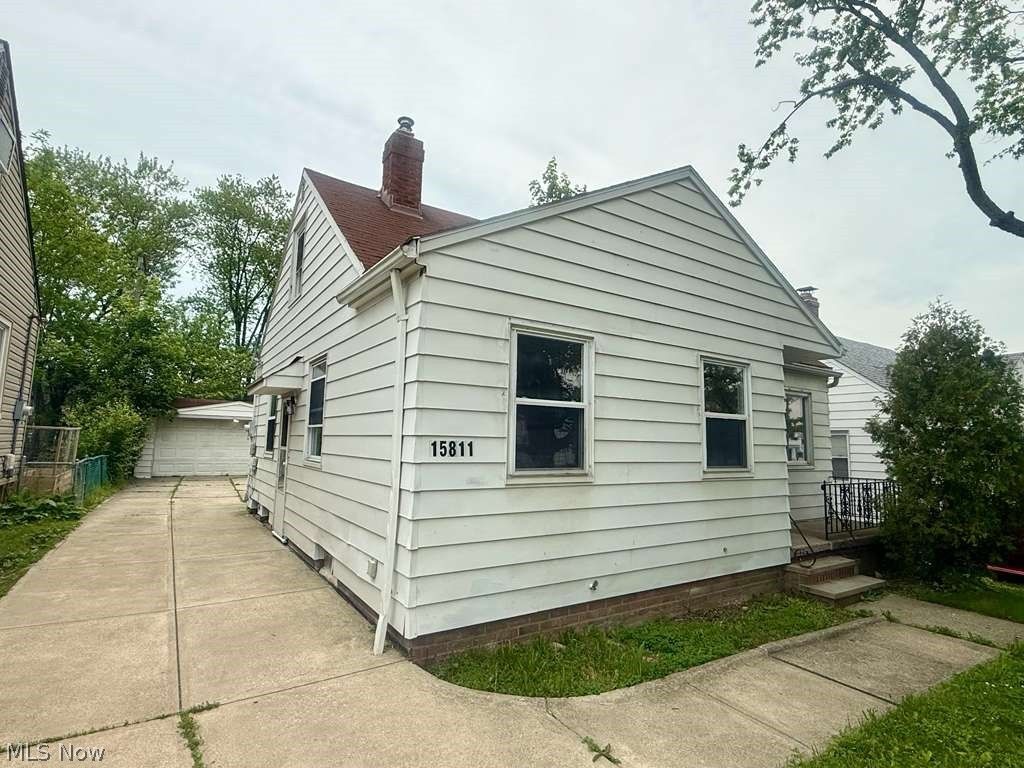 Photo of 15811 Maplewood Avenue, Maple Heights, OH 44137 (MLS # 5213629)