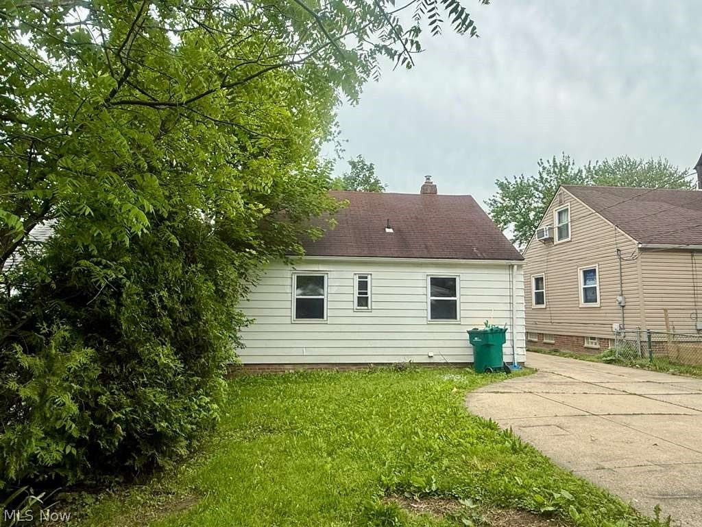 Photo of 15811 Maplewood Avenue, Maple Heights, OH 44137 (MLS # 5213629)