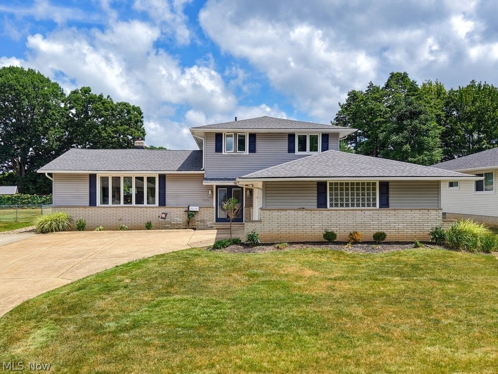 Photo of 7171 Lakeview Drive, Parma, OH 44129 (MLS # 5225887)
