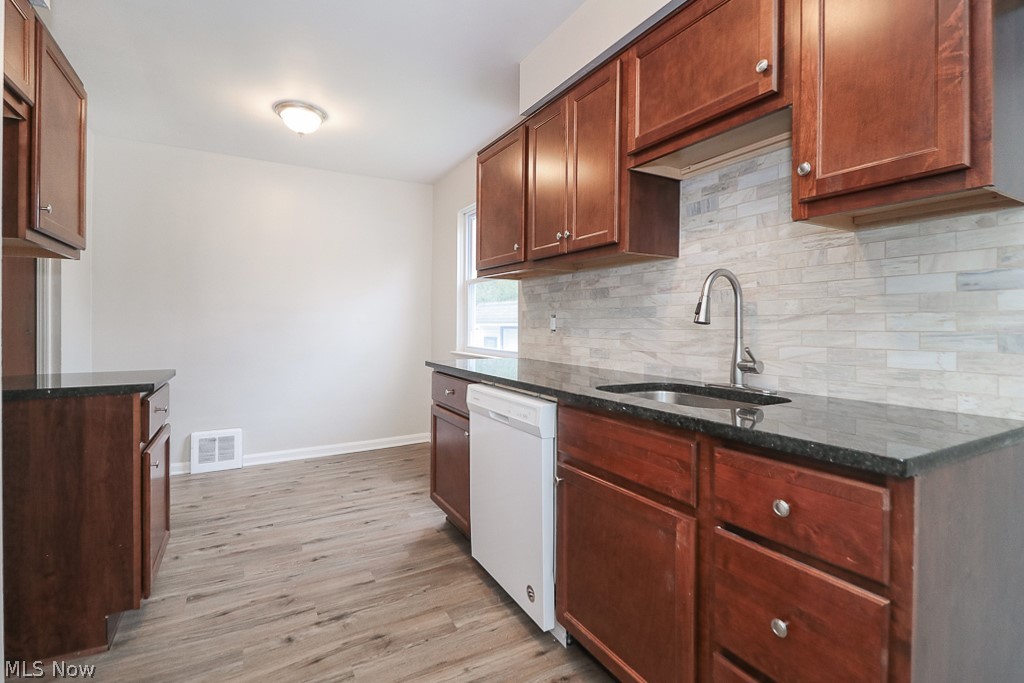 Maple Heights 02 - Residential Lease